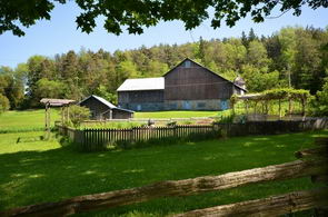 Briardale Barns & Studio - Country homes for sale and luxury real estate including horse farms and property in the Caledon and King City areas near Toronto